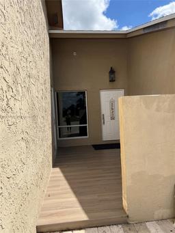 Picture of 3996 NW 1St Pl, Deerfield Beach, FL 33442
