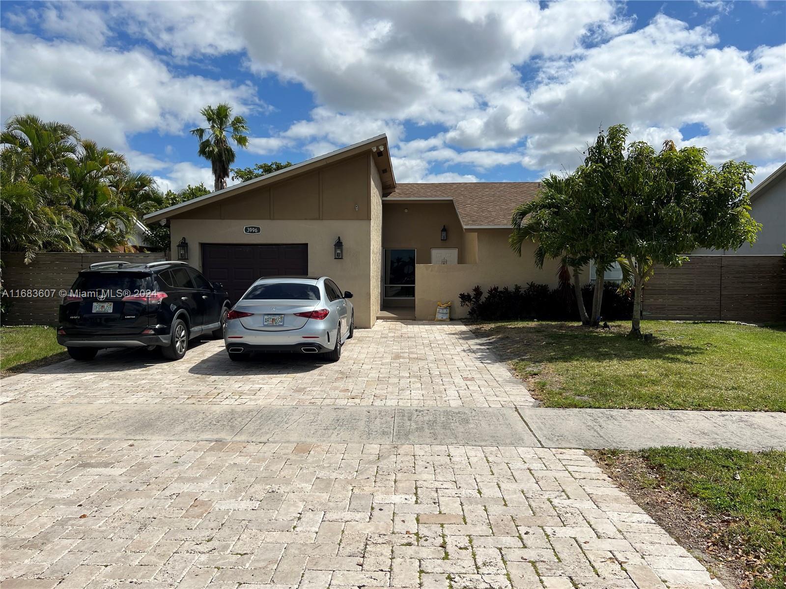 Picture of 3996 NW 1St Pl, Deerfield Beach, FL 33442