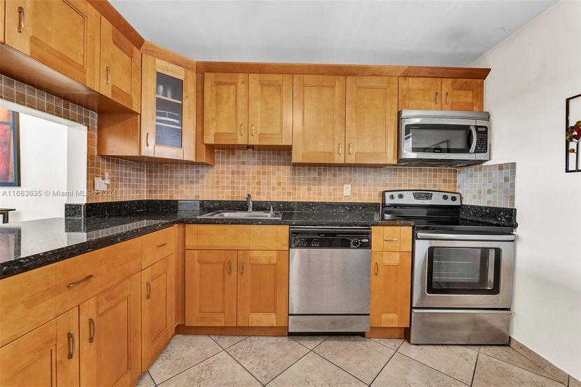 Picture of 410 SE 2Nd St # 308, Hallandale Beach FL 33009