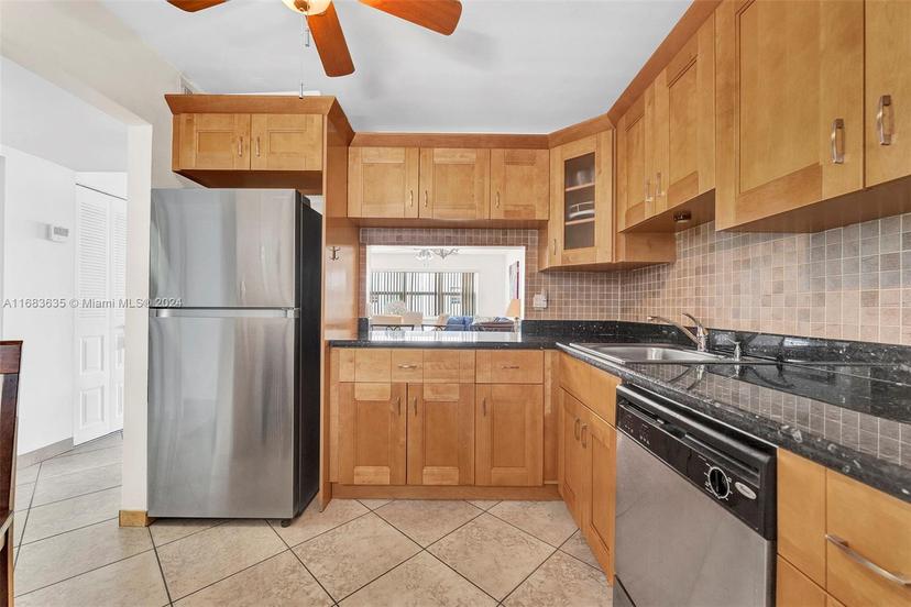 Picture of 410 SE 2Nd St # 308, Hallandale Beach FL 33009