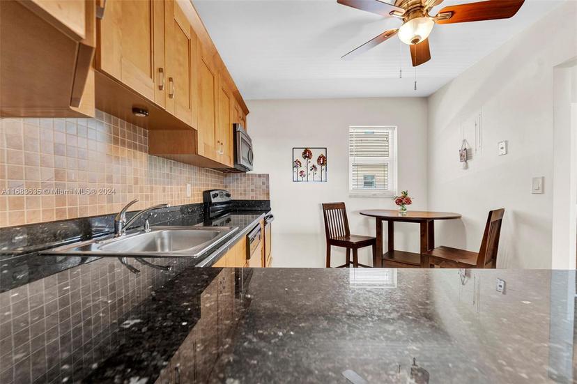Picture of 410 SE 2Nd St # 308, Hallandale Beach FL 33009