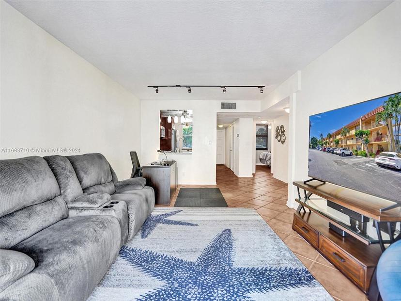 Picture of 777 S Federal Hwy # 102, Pompano Beach FL 33062