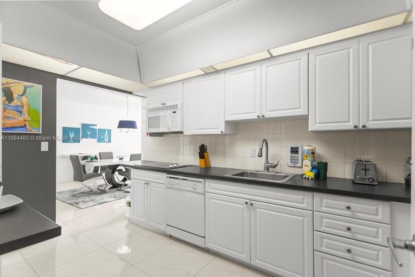 Picture of 3801 S Ocean Dr # 15H, Hollywood FL 33019