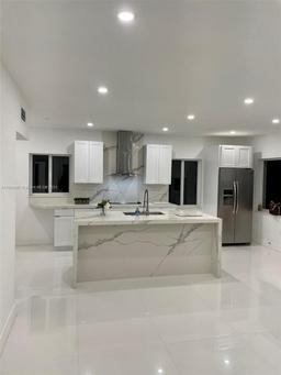 Picture of 1201 Marseille Dr # 17, Miami Beach, FL 33141