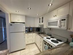 Picture of 9141 Sunrise Lakes Blvd # 206, Sunrise, FL 33322