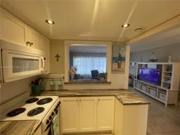 Picture of 9141 Sunrise Lakes Blvd # 206, Sunrise, FL 33322
