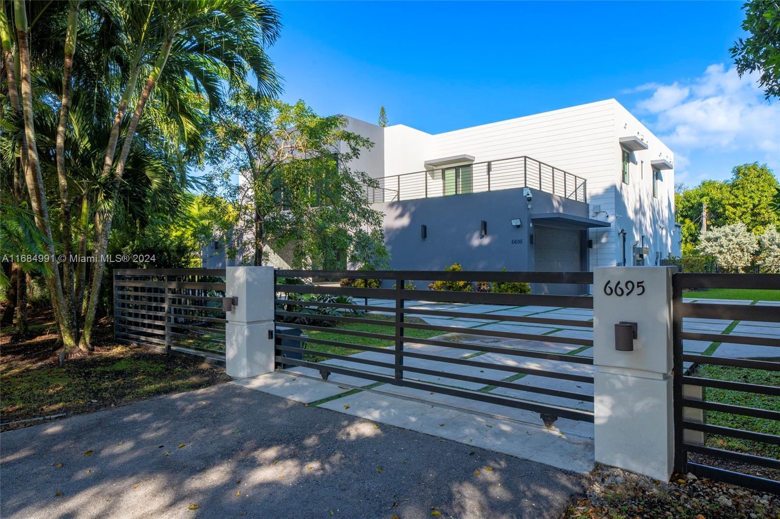 Picture of 6695 SW 112Th St, Pinecrest, FL 33156