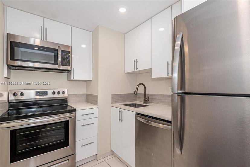 Picture of 2899 Collins Ave # 1042, Miami Beach FL 33140