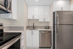 Picture of 2899 Collins Ave # 1042, Miami Beach, FL 33140