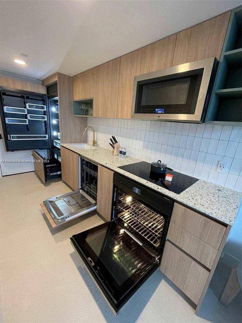 Picture of 601 NE 1St # 4114, Miami FL 33132