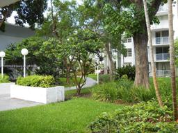 Picture of 498 NW 165Th St Rd # 607, Miami, FL 33169