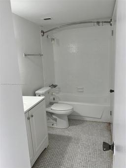 Picture of 498 NW 165Th St Rd # 607, Miami, FL 33169