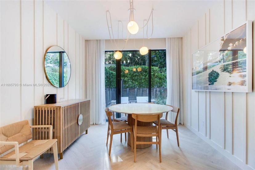 Picture of 2201 Collins Ave # 3, Miami Beach FL 33139