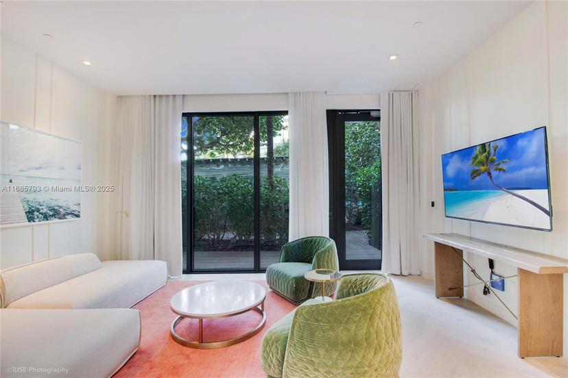 Picture of 2201 Collins Ave # 3, Miami Beach FL 33139