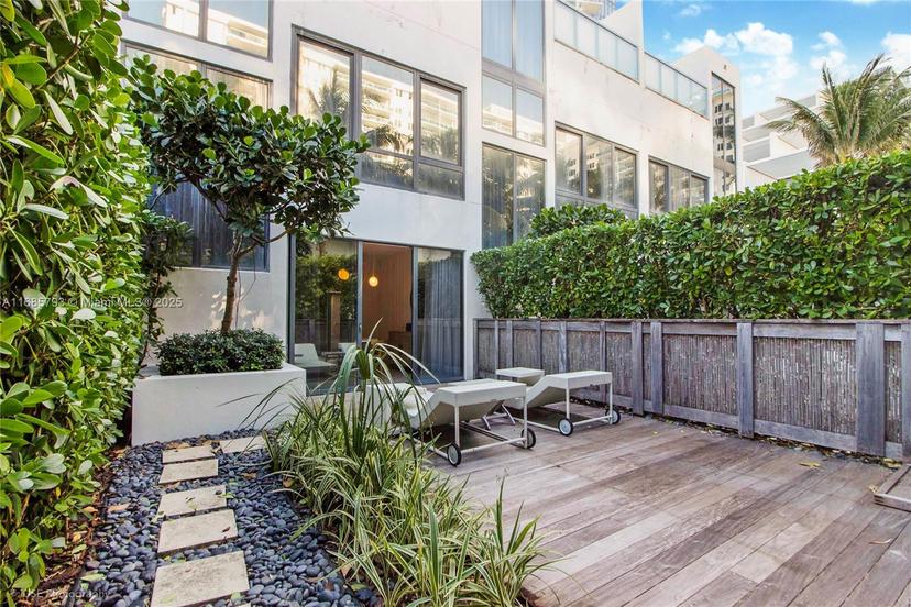 Picture of 2201 Collins Ave # 3, Miami Beach FL 33139