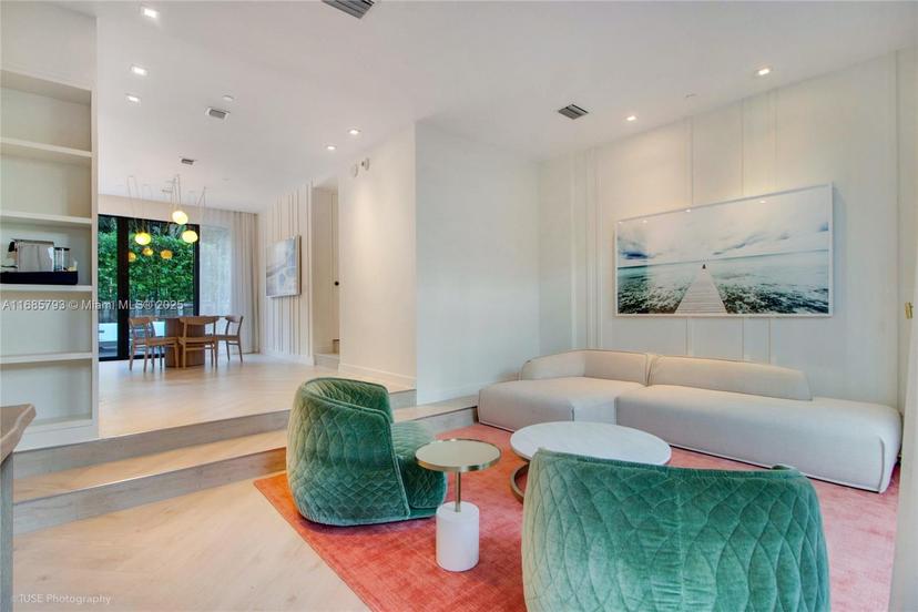 Picture of 2201 Collins Ave # 3, Miami Beach FL 33139