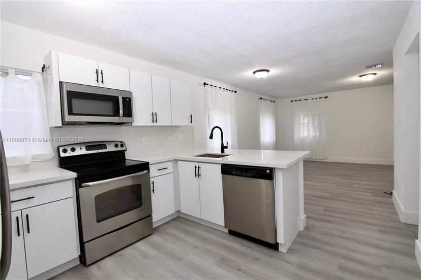Picture of 2290 NW 51St Ter, Miami FL 33142
