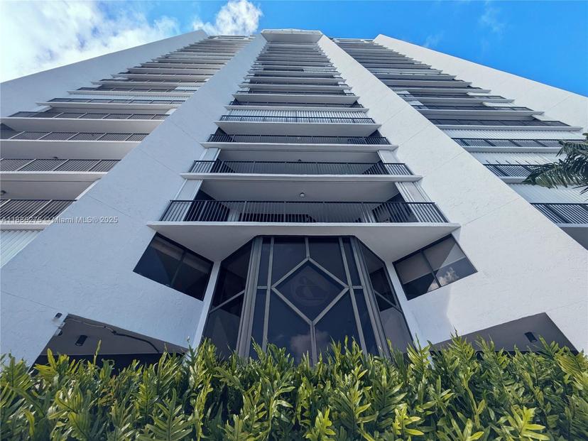 Picture of 300 Three Islands Blvd # 109, Hallandale Beach FL 33009