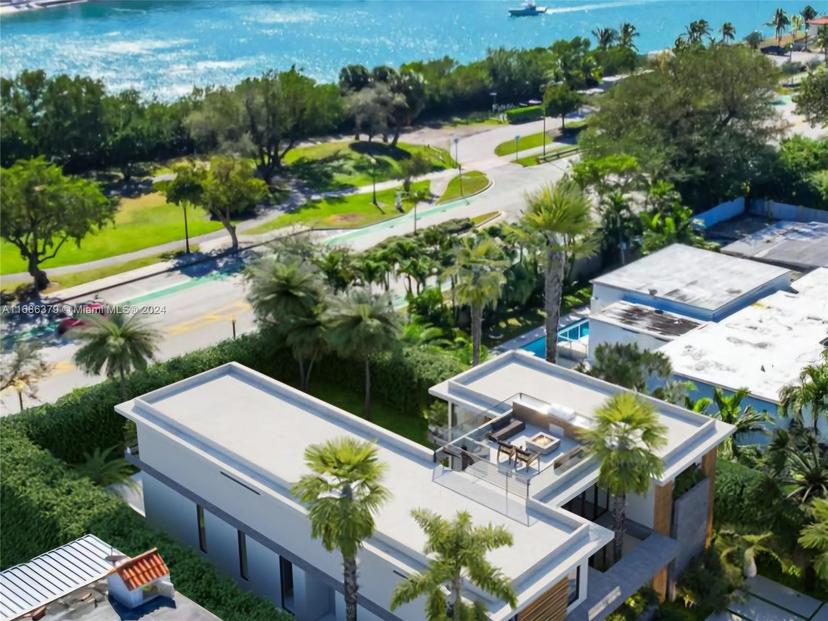 Picture of 910 N Venetian Dr, Miami Beach FL 33139