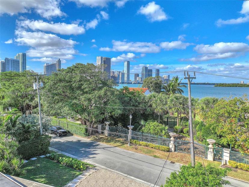 Picture of 910 N Venetian Dr, Miami Beach FL 33139