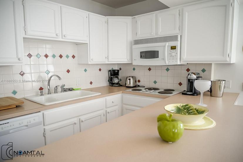 Picture of 1390 Ocean Dr # 201, Miami Beach FL 33139