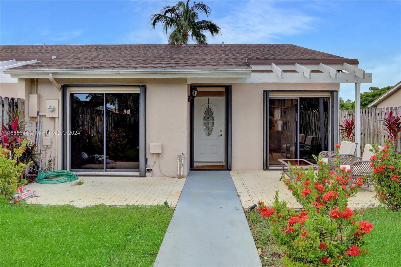 Picture of 5045 E Lakes Dr, Deerfield Beach, FL 33064