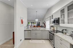 Picture of 5045 E Lakes Dr, Deerfield Beach, FL 33064