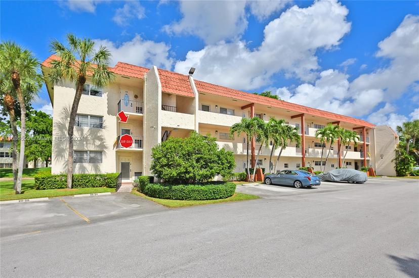 Picture of 671 S Hollybrook Dr # 210, Pembroke Pines FL 33025