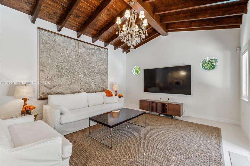 Picture of 5711 N Bay Rd, Miami Beach FL 33140