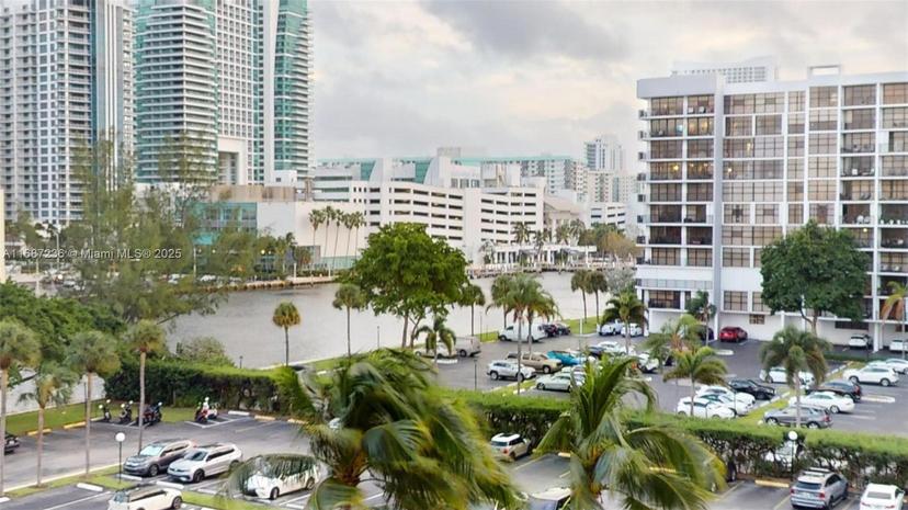 Picture of 800 Parkview Dr # 622, Hallandale Beach FL 33009