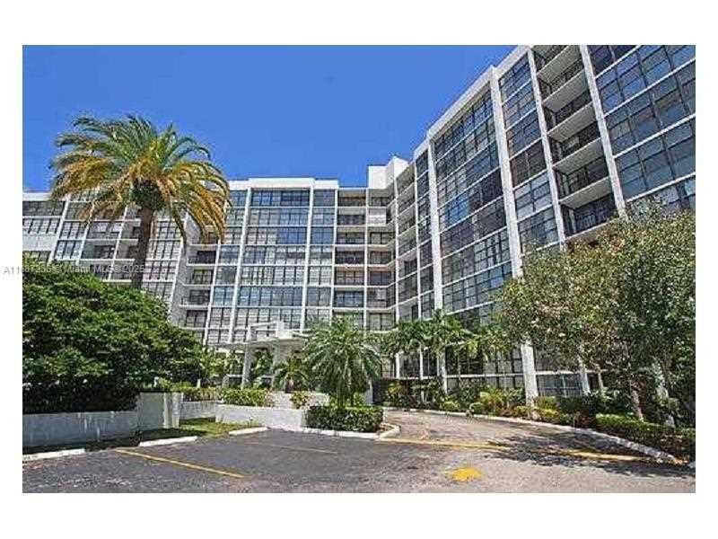 Picture of 800 Parkview Dr # 622, Hallandale Beach FL 33009