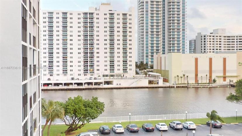 Picture of 800 Parkview Dr # 622, Hallandale Beach FL 33009