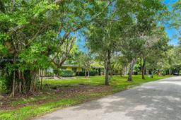 Picture of 11600 SW 69Th Ave, Pinecrest, FL 33156