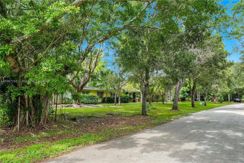Picture of 11600 SW 69Th Ave, Pinecrest FL 33156