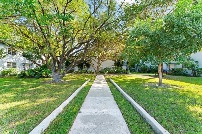 Picture of 5590 SW 78Th St # 135D, Miami FL 33143