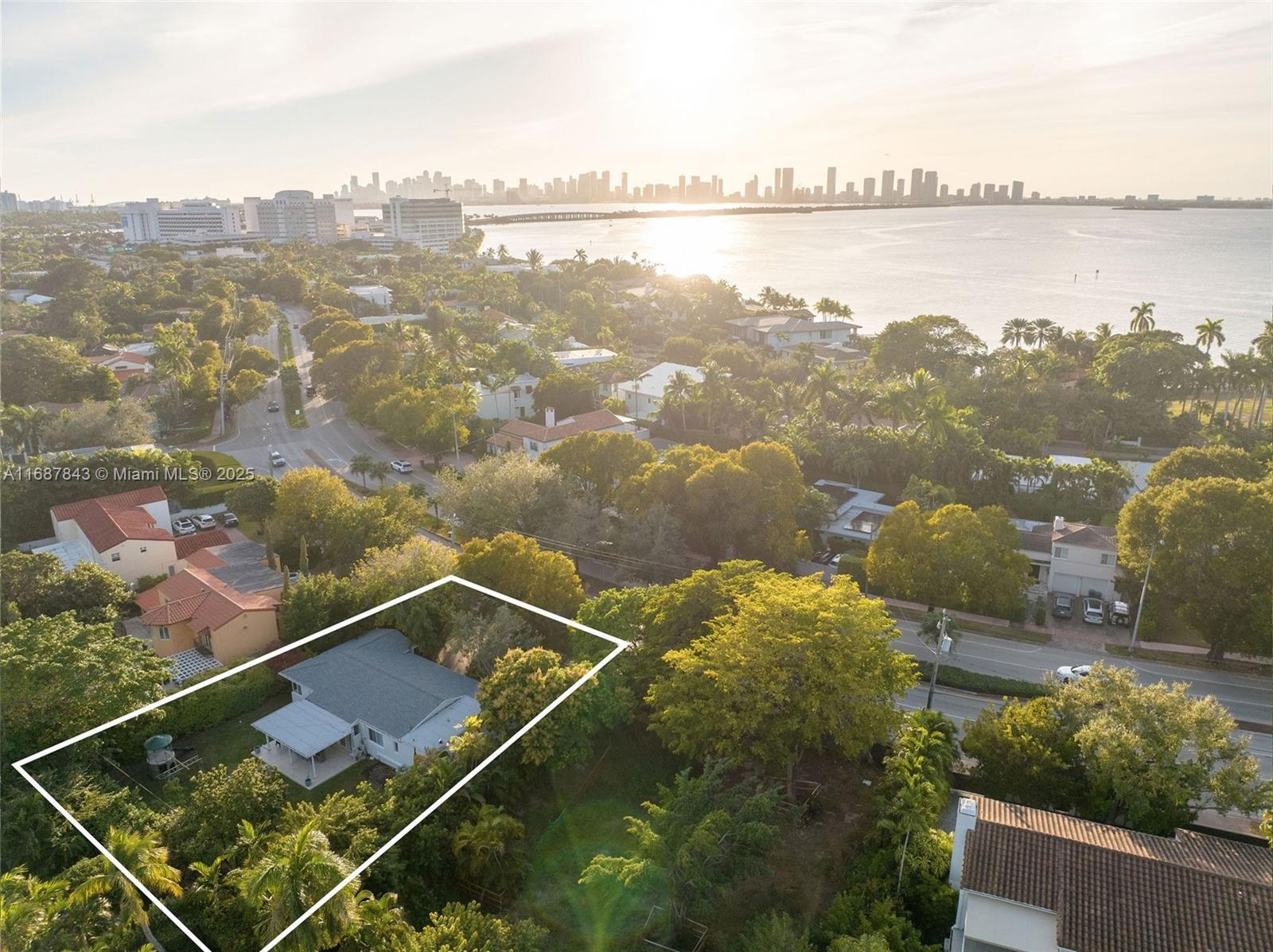 Picture of 4455 Alton Rd, Miami Beach, FL 33140