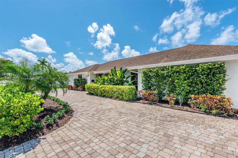 Picture of 2330 NE 195Th St, Miami FL 33180