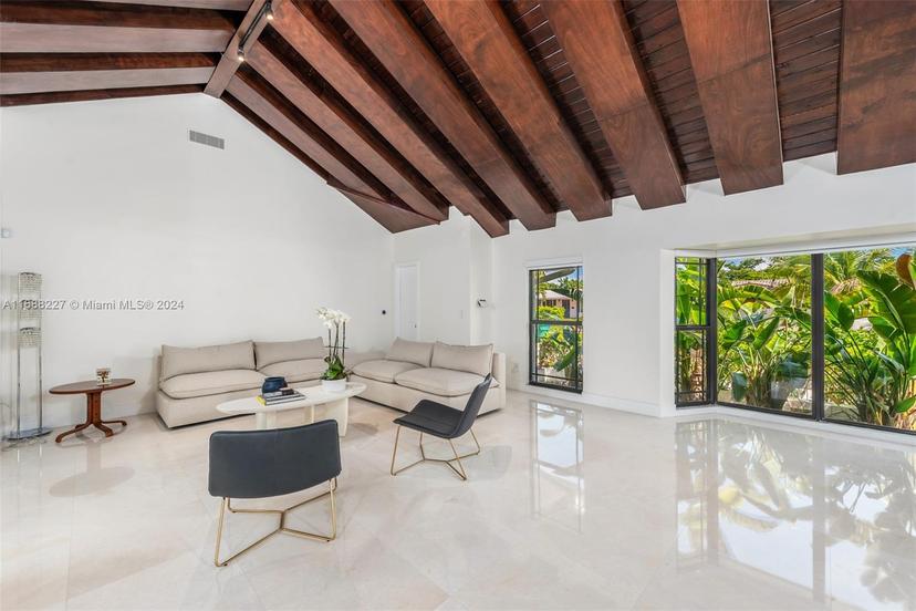 Picture of 2330 NE 195Th St, Miami FL 33180