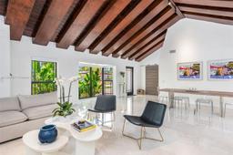 Picture of 2330 NE 195Th St, Miami, FL 33180