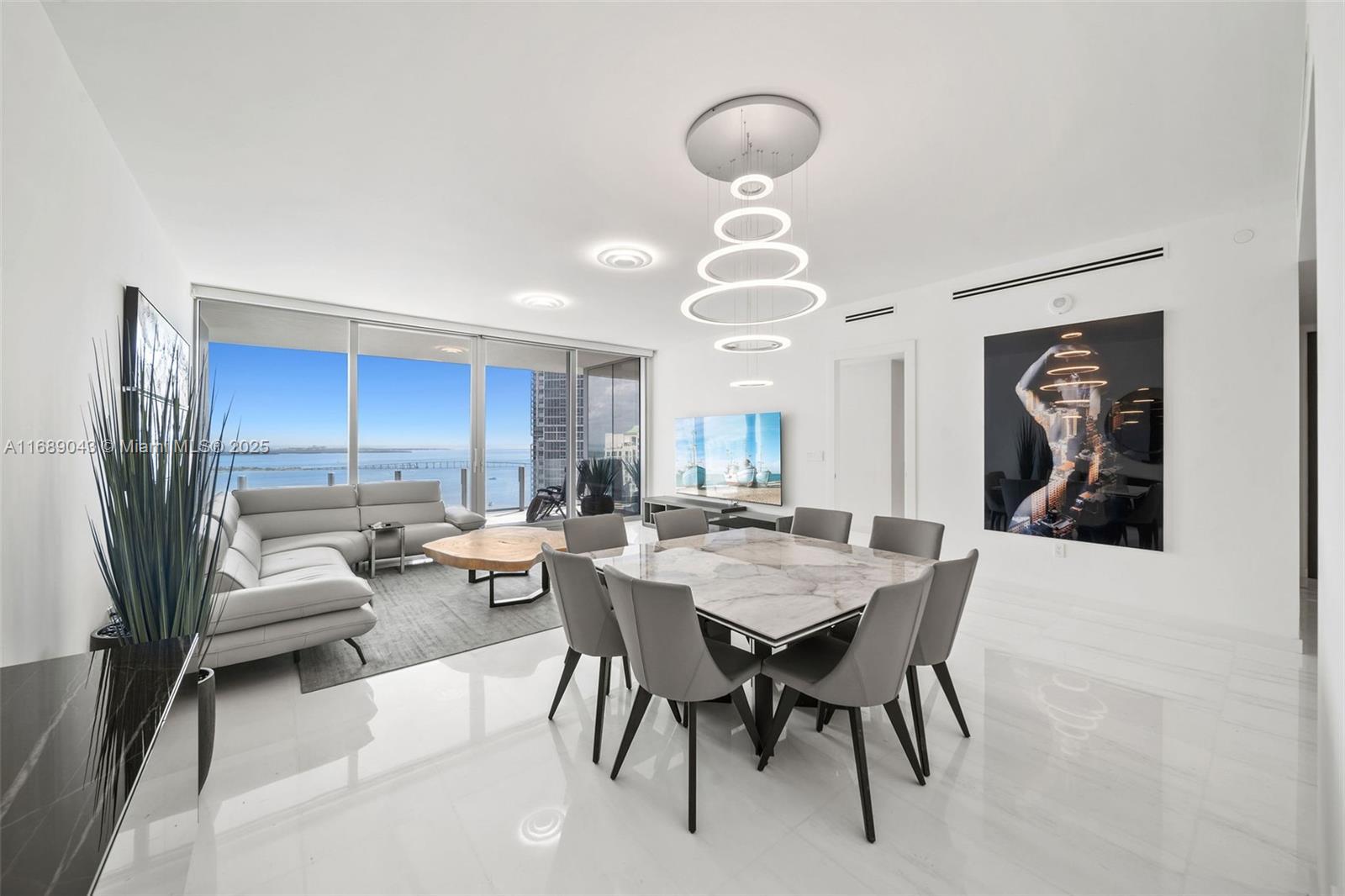 Picture of 300 Biscayne Blvd Way, Miami, FL 33131