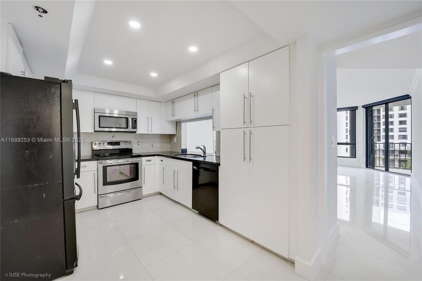 Picture of 520 Brickell Key Dr # A802, Miami FL 33131