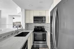 Picture of 1460 Ocean Dr # 305, Miami Beach, FL 33139
