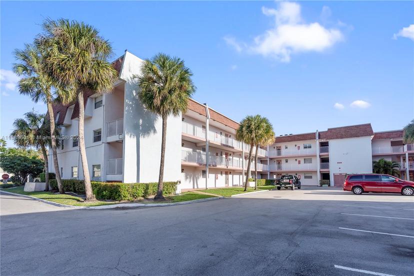 Picture of 8000 Lagos De Campo Blvd # 106, Tamarac FL 33321