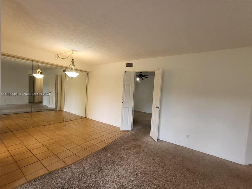 Picture of 8000 Lagos De Campo Blvd # 106, Tamarac FL 33321