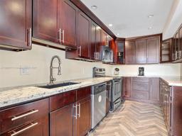Picture of 741 E Coco Plum Cir # 5, Plantation, FL 33324
