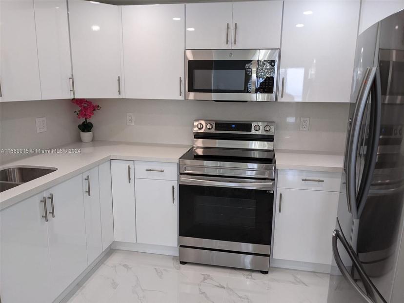 Picture of 2500 Parkview Dr # 2303, Hallandale Beach FL 33009