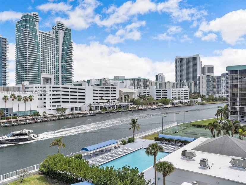 Picture of 600 Parkview Dr # 227, Hallandale Beach FL 33009