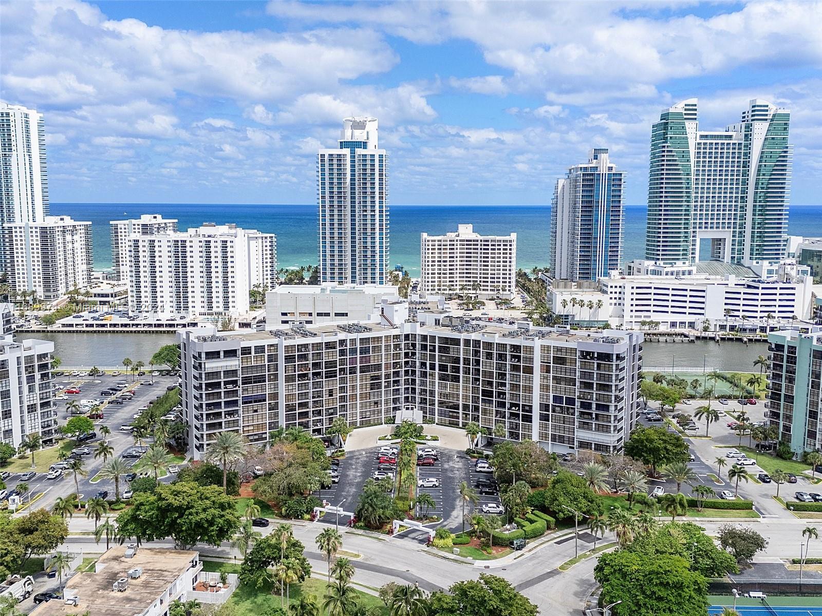 Picture of 600 Parkview Dr # 227, Hallandale Beach, FL 33009