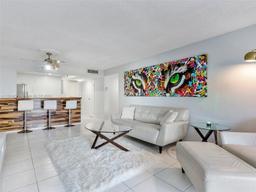 Picture of 600 Parkview Dr # 227, Hallandale Beach, FL 33009