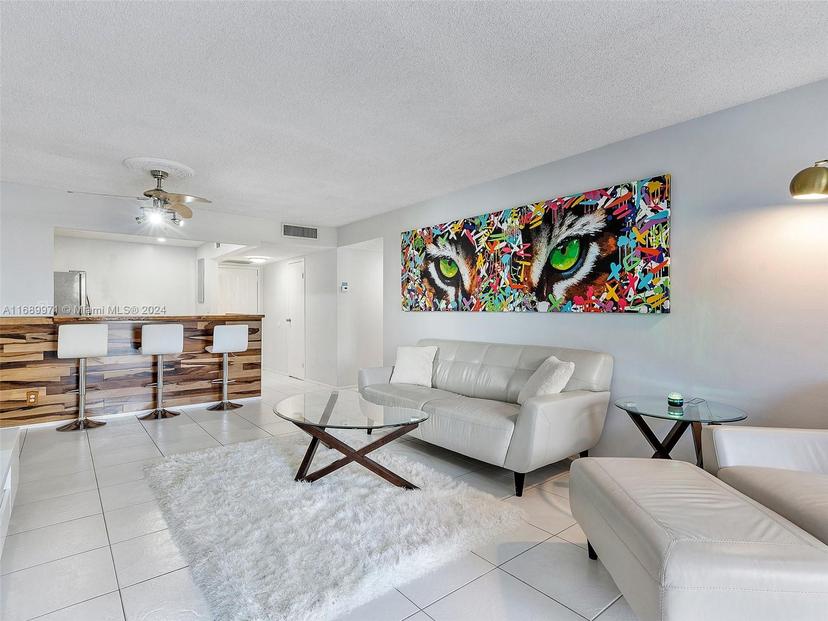 Picture of 600 Parkview Dr # 227, Hallandale Beach FL 33009